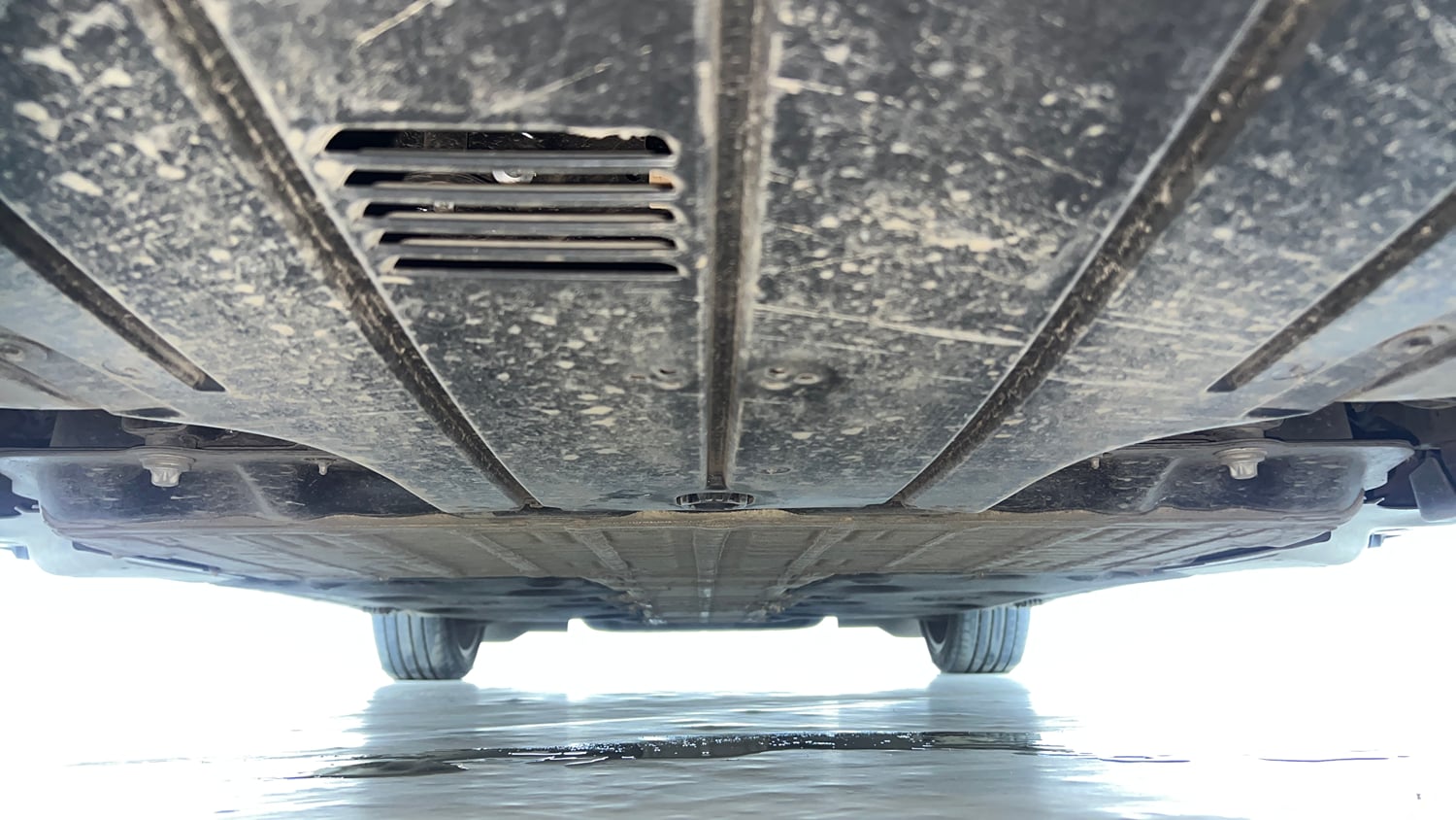 Used 2023 Mini Cooper SE 3-Door Electric Automatic extra REAR UNDERBODY VIEW (TAKEN FROM REAR)