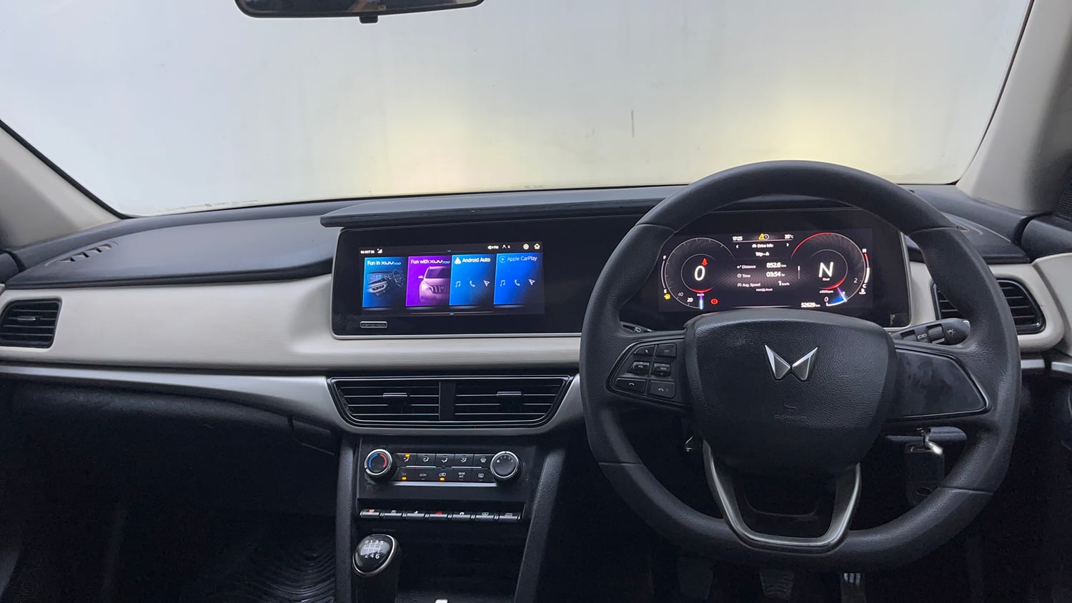 Used 2022 Mahindra XUV700 AX 5 Diesel MT 7 STR Diesel Manual interior DASHBOARD VIEW
