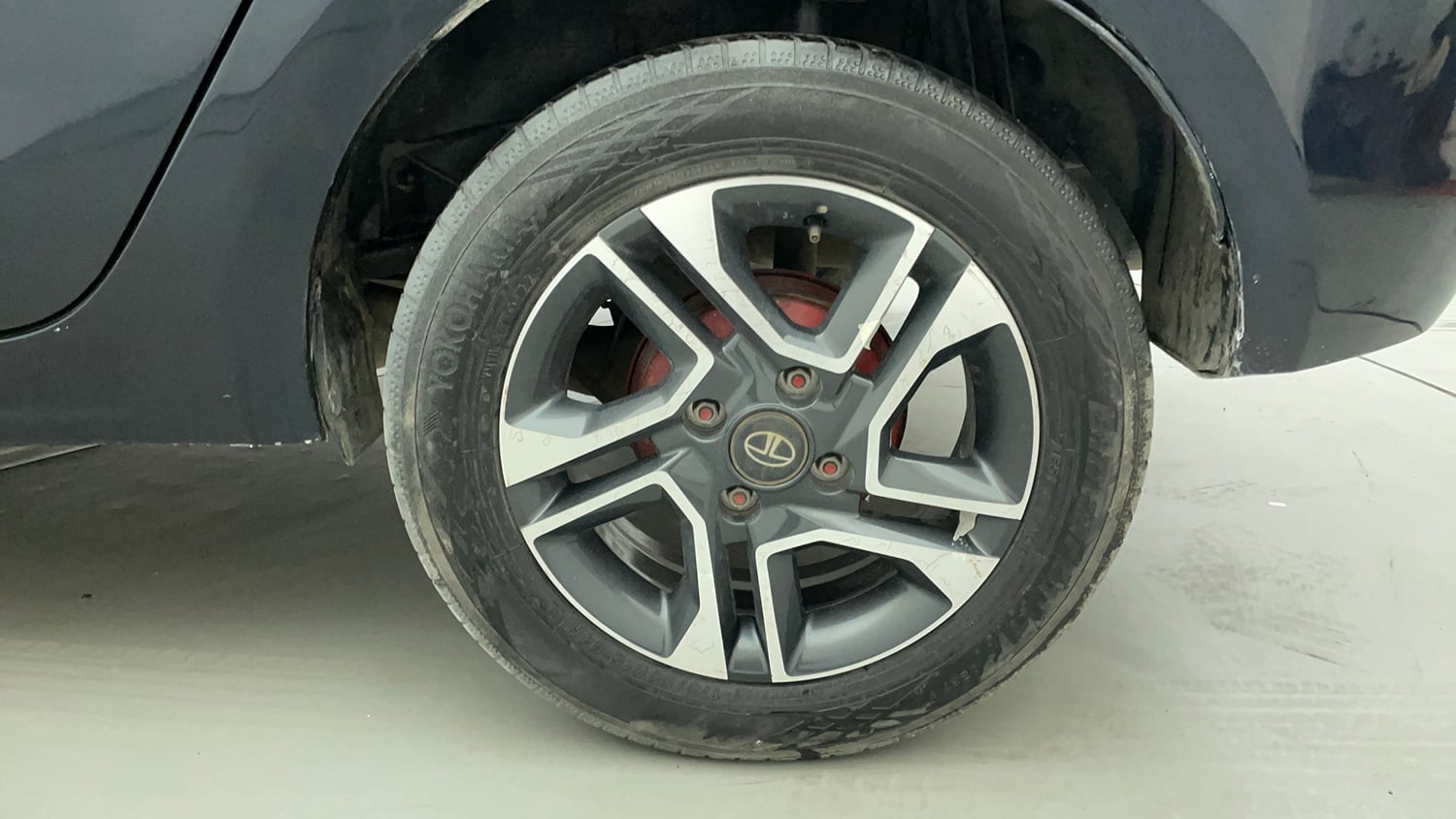 Used 2019 Tata Tigor Revotron XZA Petrol Automatic tyres LEFT REAR TYRE RIM VIEW