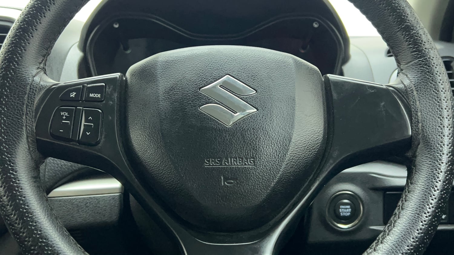Used 2020 maruti-suzuki Vitara Brezza VXi Petrol Manual top_features Steering mounted controls