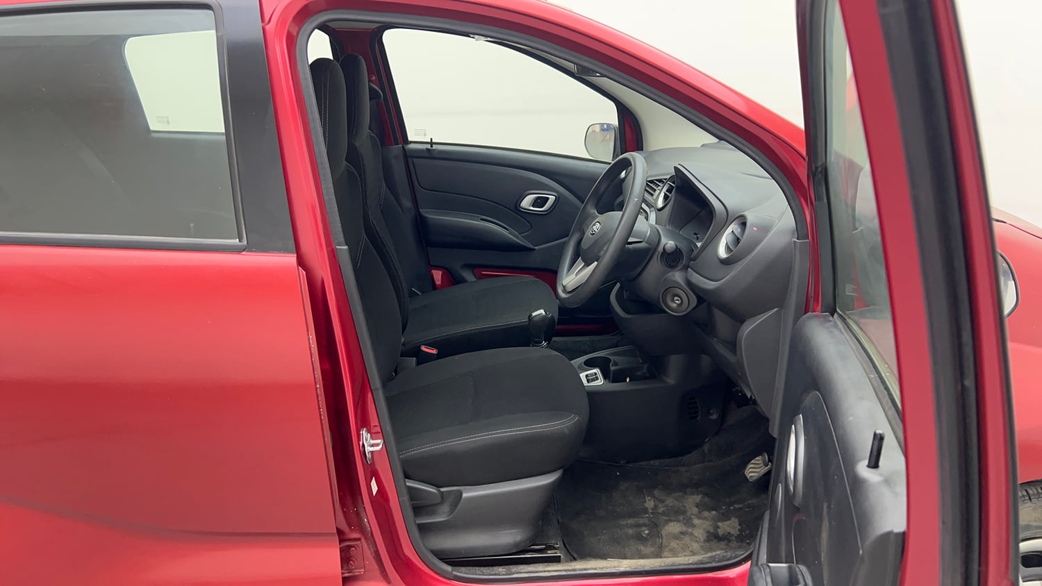 Used 2018 Datsun Redi-GO T(O) 1.0 AMT Petrol Automatic interior RIGHT SIDE FRONT DOOR CABIN VIEW