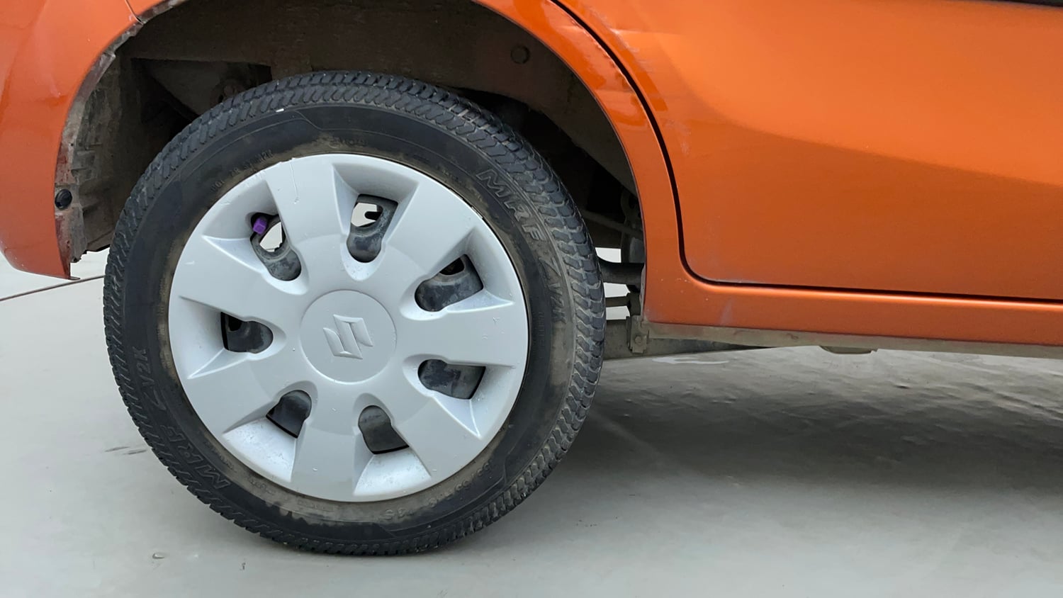 Used 2015 Maruti Suzuki Alto K10 VXi AMT Petrol Automatic tyres RIGHT REAR TYRE RIM VIEW