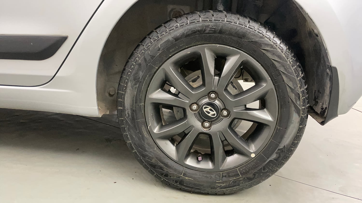 Used 2020 Hyundai Elite i20 Sportz Plus 1.2 Petrol Manual tyres LEFT REAR TYRE RIM VIEW