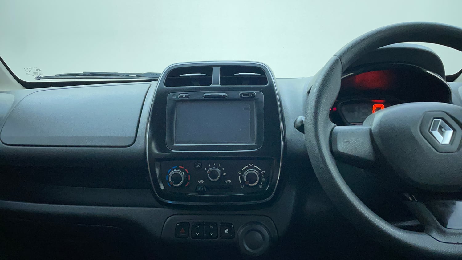 Used 2015 Renault Kwid RXT Petrol Manual interior MUSIC SYSTEM & AC CONTROL VIEW