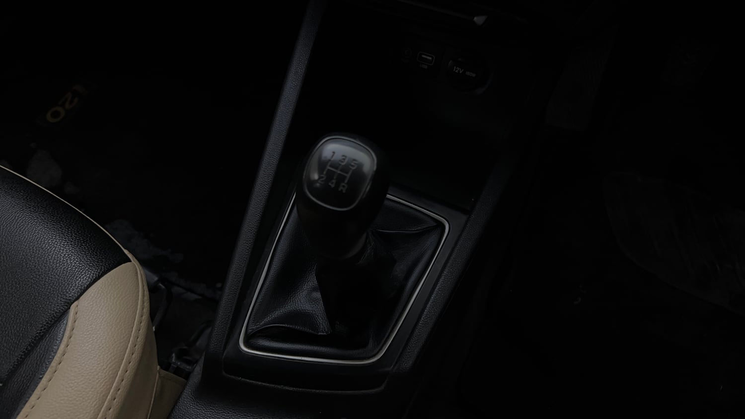 Used 2019 Hyundai Elite i20 Magna Plus 1.2 Petrol Manual interior GEAR  KNOB VIEW