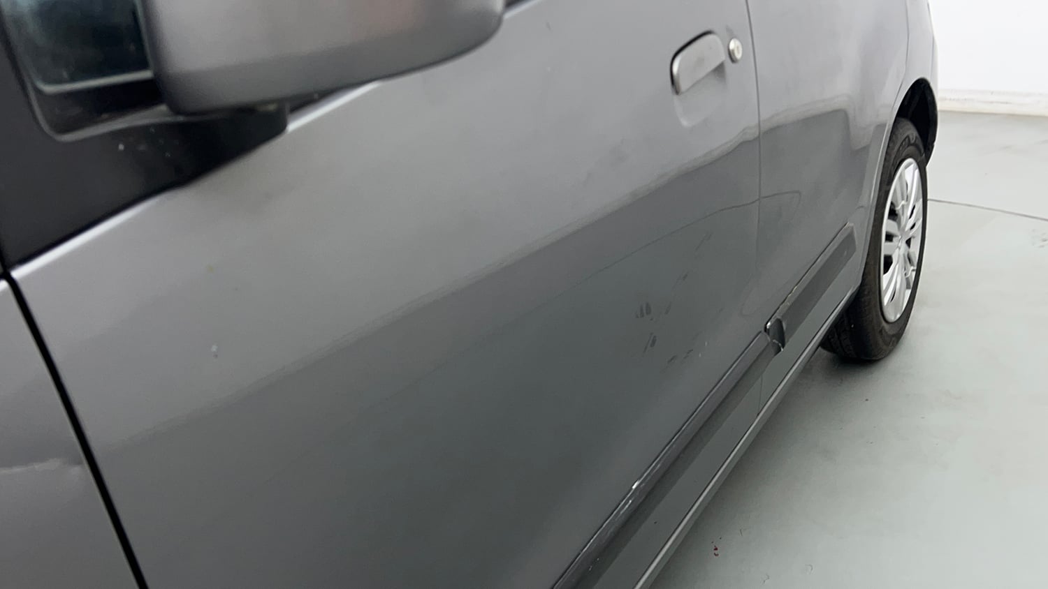 Used 2016 Maruti Suzuki Wagon R 1.0 VXI AMT Petrol Automatic dents MINOR SCRATCH