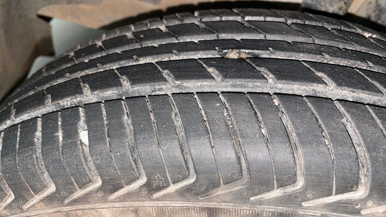 Used 2015 Renault Kwid RXT Petrol Manual tyres LEFT FRONT TYRE TREAD VIEW