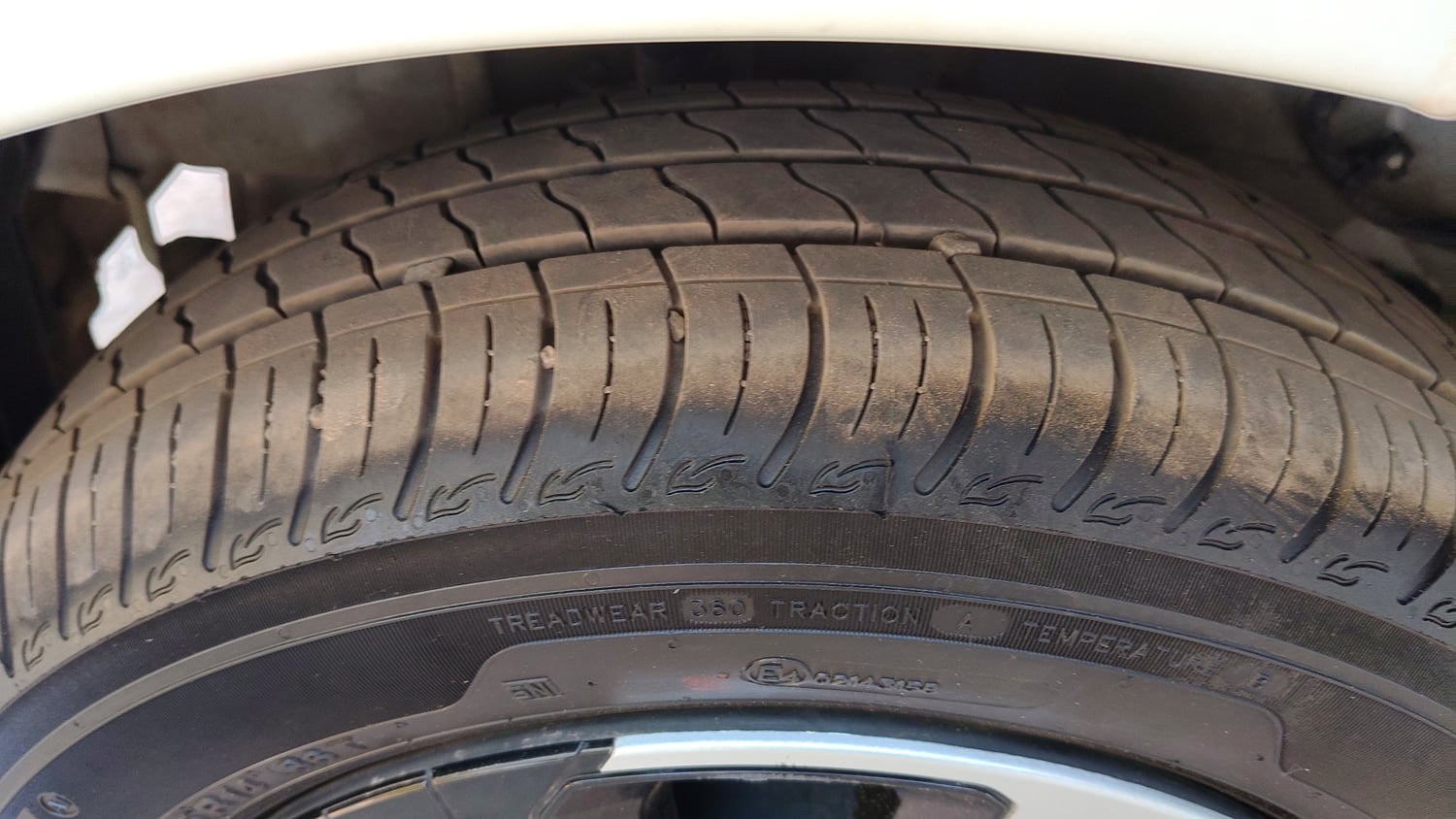 Used 2025 Tata Tiago XT Petrol Manual tyres RIGHT REAR TYRE TREAD VIEW
