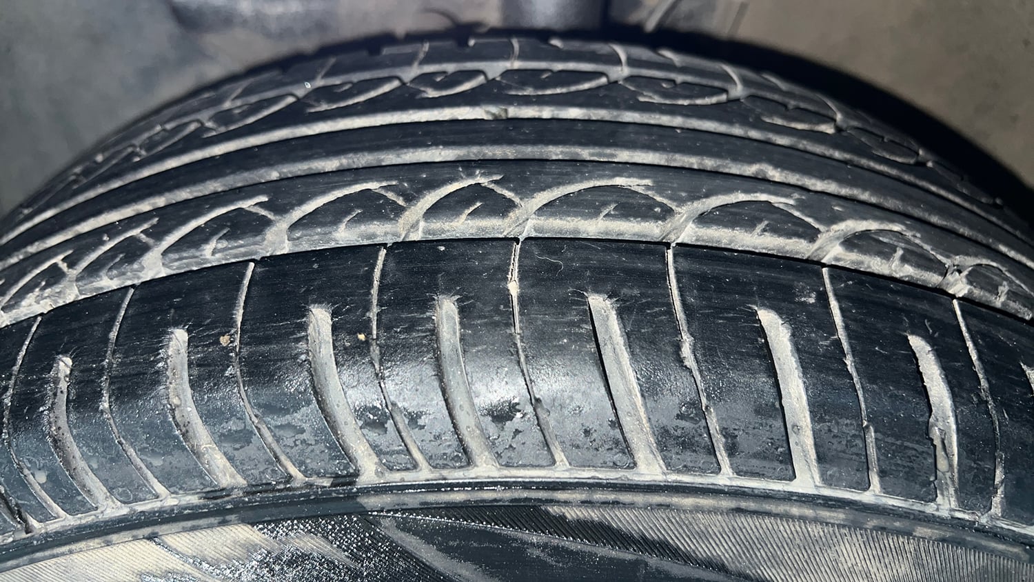 Used 2019 Hyundai Elite i20 Magna Executive 1.2 Petrol Manual tyres LEFT FRONT TYRE TREAD VIEW