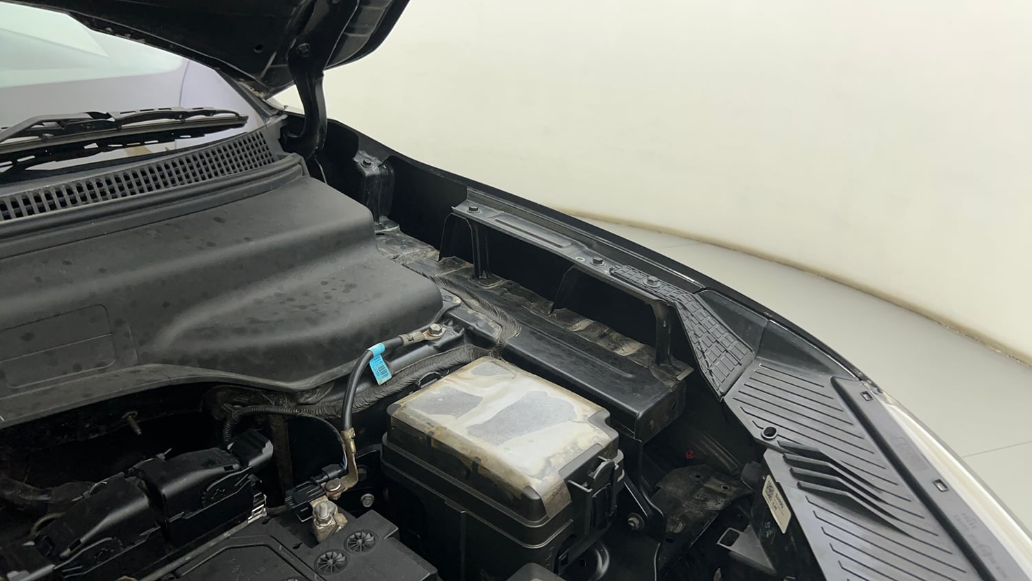 Used 2023 Hyundai Creta SX 1.5 Petrol Petrol Manual engine ENGINE LEFT SIDE HINGE & APRON VIEW