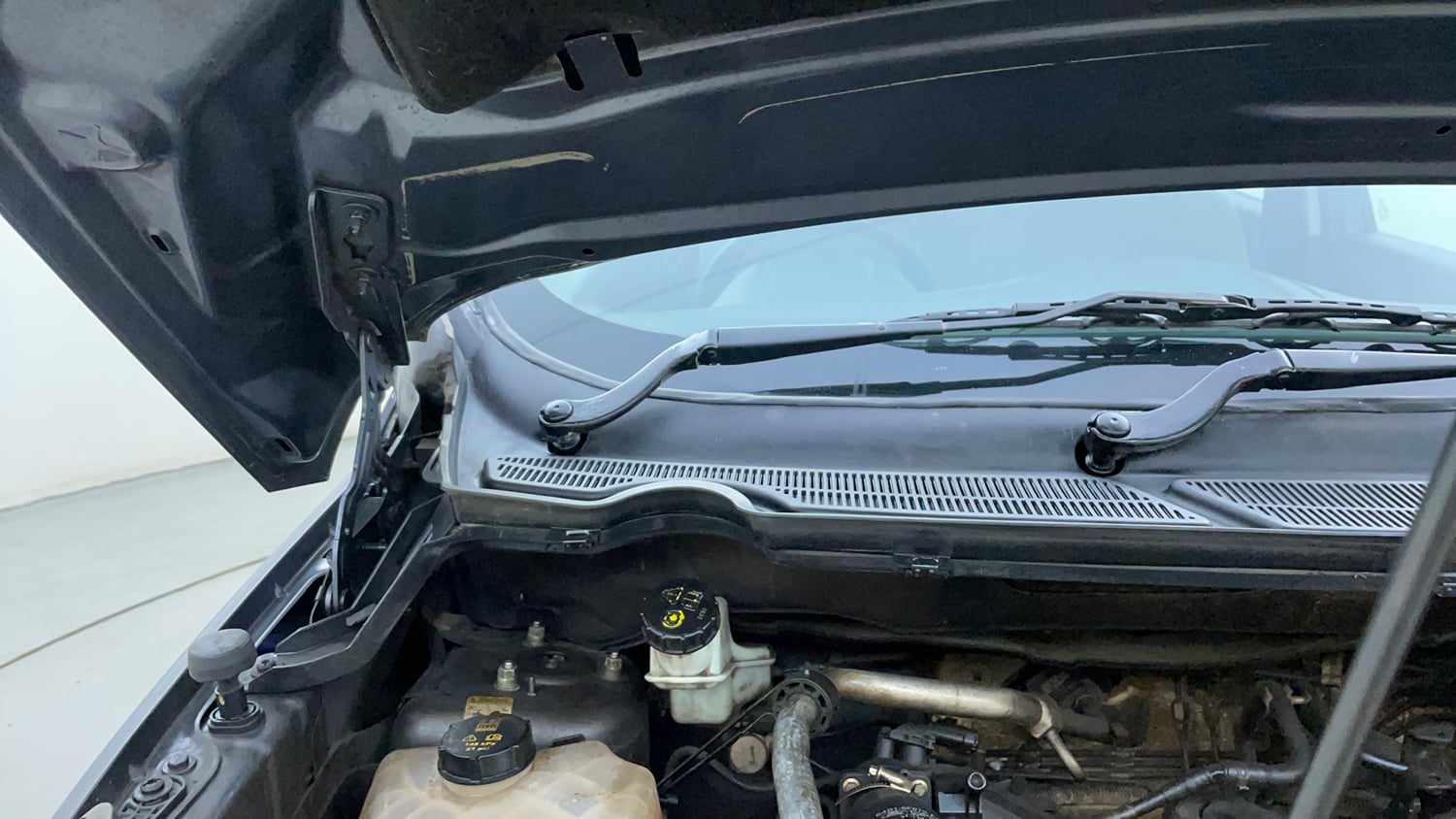 Used 2016 Ford EcoSport Trend 1.5L TDCi Diesel Manual engine ENGINE RIGHT SIDE HINGE & APRON VIEW