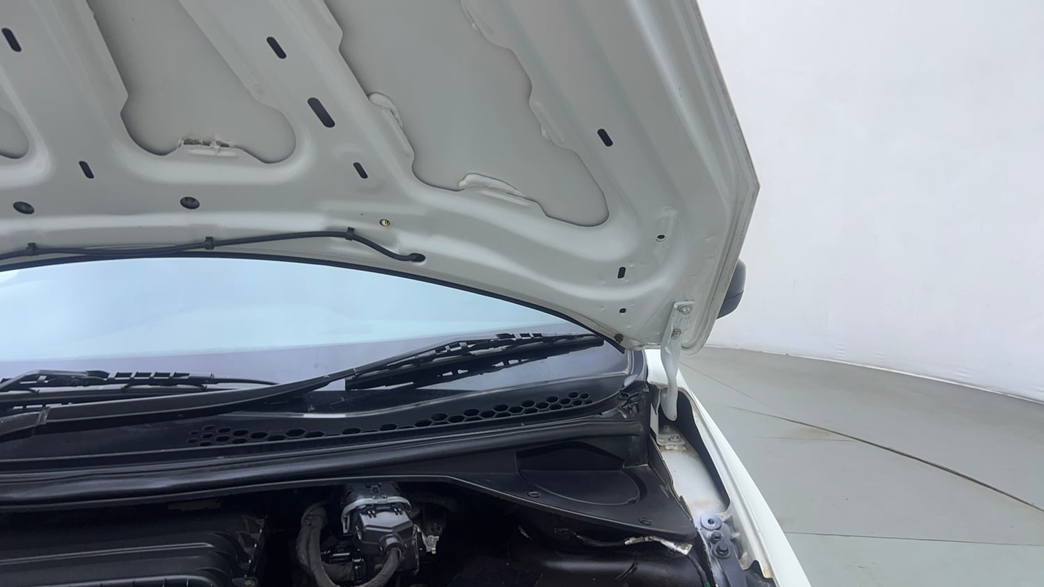 Used 2019 Tata Tiago Revotron XTA Petrol Automatic engine ENGINE LEFT SIDE HINGE & APRON VIEW