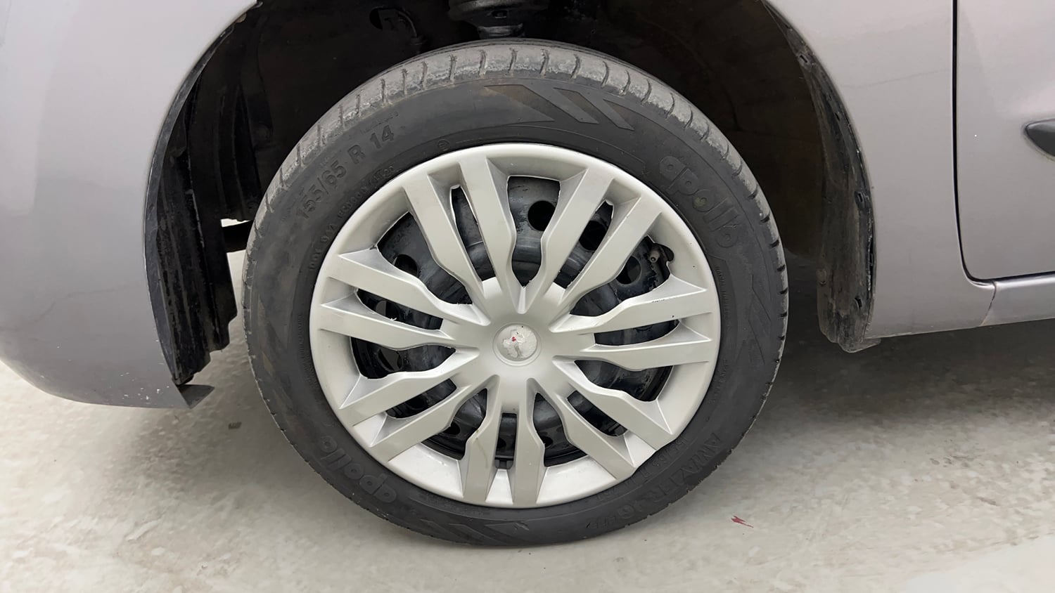 Used 2016 Maruti Suzuki Wagon R 1.0 VXI AMT Petrol Automatic tyres LEFT FRONT TYRE RIM VIEW
