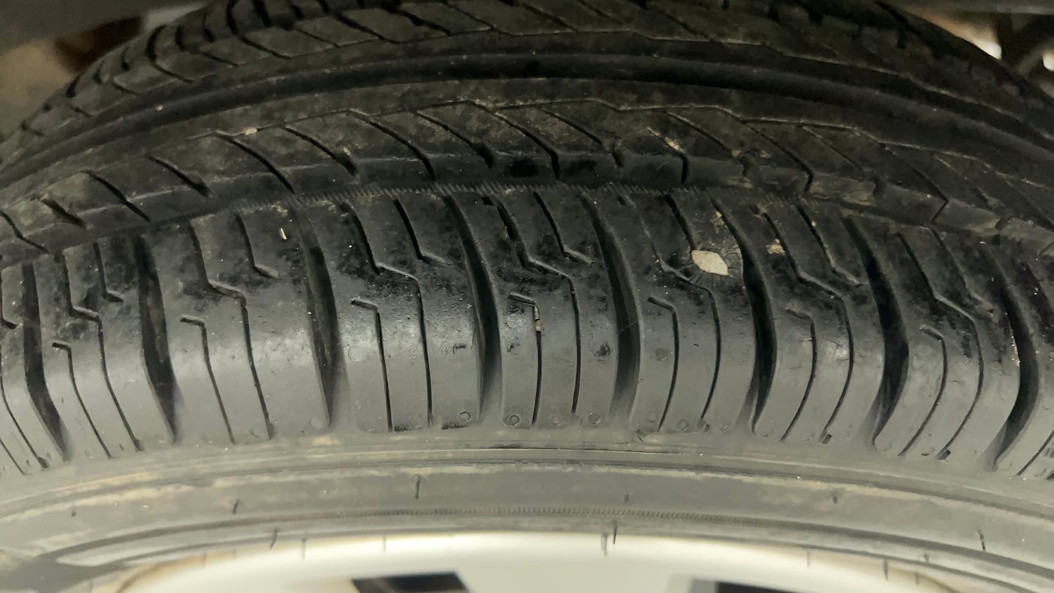 Used 2016 Renault Kwid RXL Petrol Manual tyres LEFT REAR TYRE TREAD VIEW