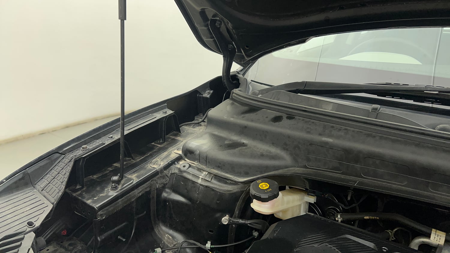 Used 2023 Hyundai Creta SX 1.5 Petrol Petrol Manual engine ENGINE RIGHT SIDE HINGE & APRON VIEW