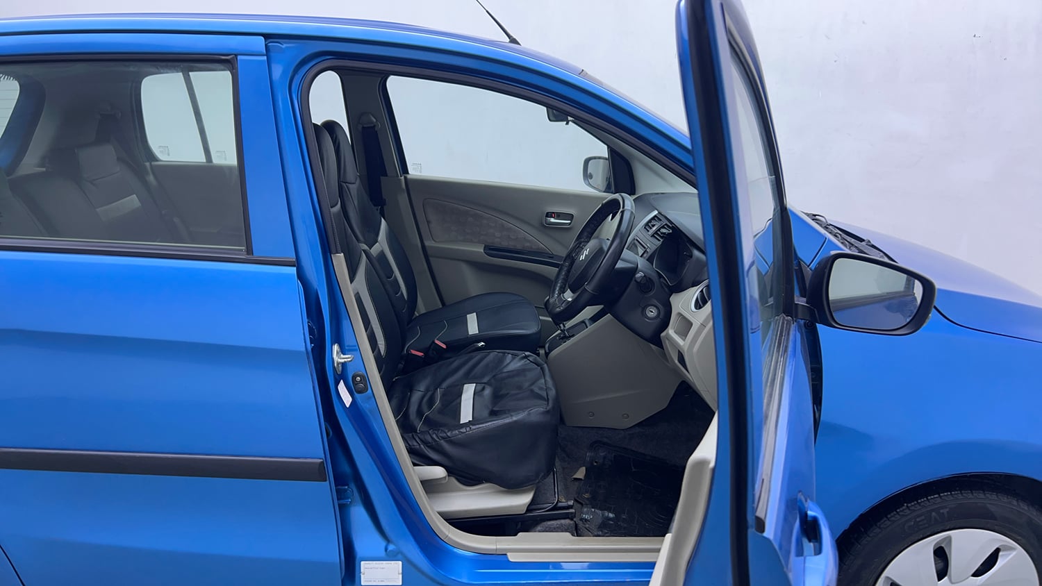 Used 2016 Maruti Suzuki Celerio ZXi AMT Petrol Automatic interior RIGHT SIDE FRONT DOOR CABIN VIEW