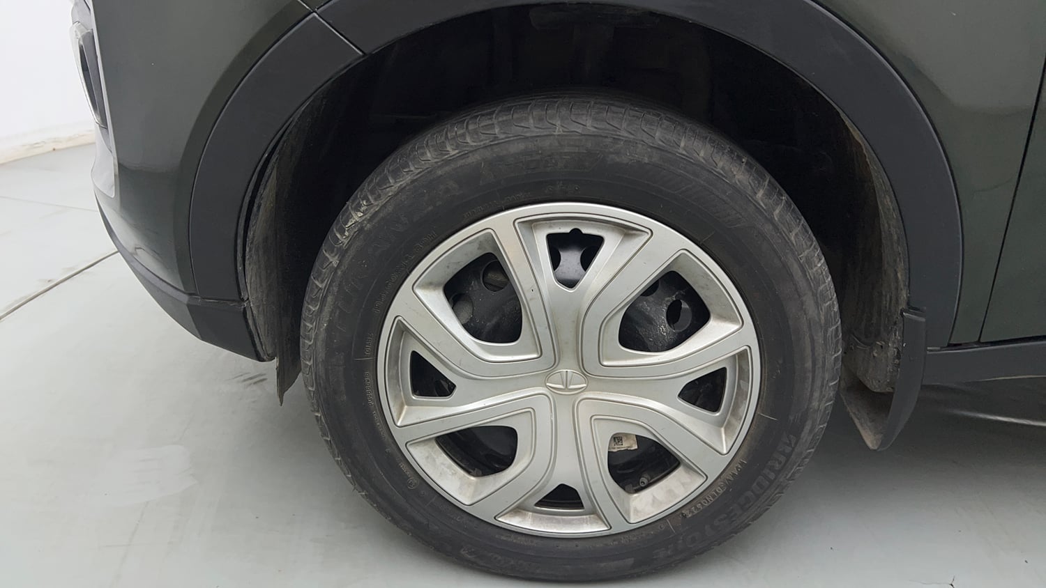 Used 2022 Tata Nexon XM (S) Petrol Manual tyres LEFT FRONT TYRE RIM VIEW