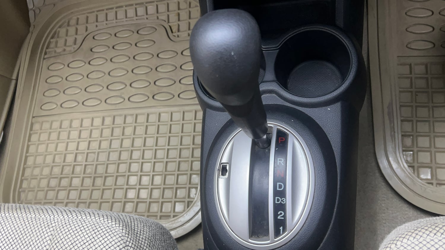 Used 2015 Honda Amaze 1.2 VX AT i-VTEC Petrol Automatic interior GEAR  KNOB VIEW