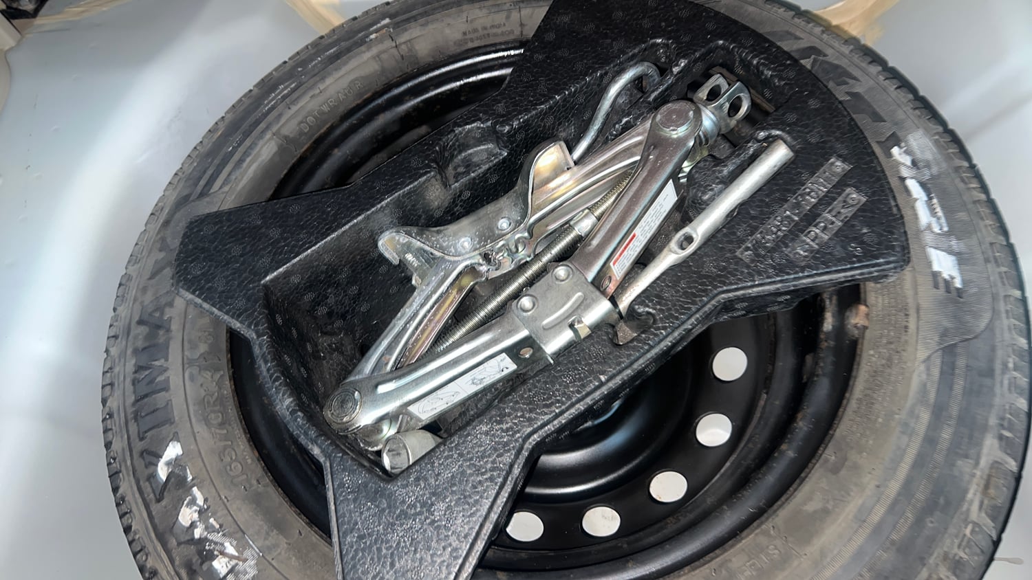Used 2019 Maruti Suzuki Celerio VXi Petrol Manual tyres SPARE TYRE VIEW