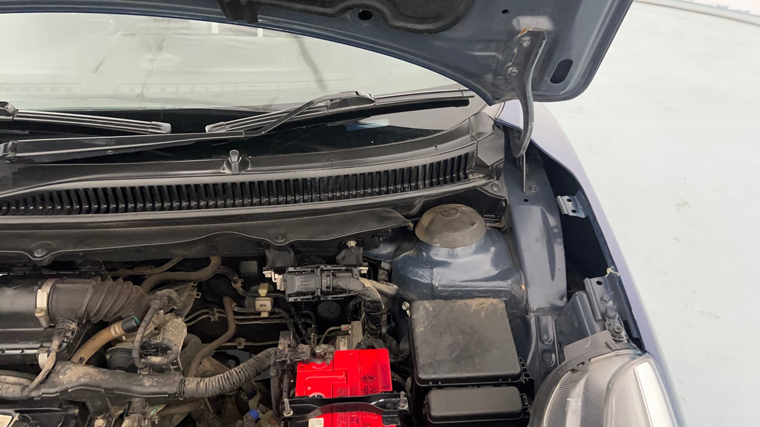 Used 2020 Maruti Suzuki Baleno Zeta Petrol Manual engine ENGINE LEFT SIDE HINGE & APRON VIEW
