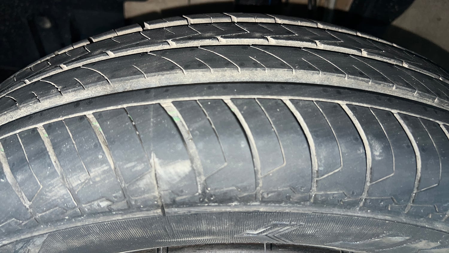 Used 2022 Renault Triber RXT Petrol Manual tyres LEFT FRONT TYRE TREAD VIEW