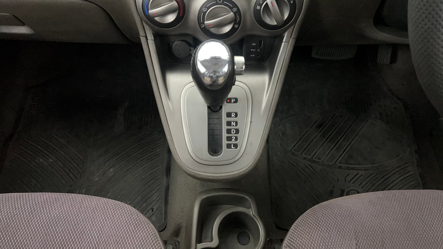 Used 2013 Hyundai i10 Sportz 1.2 AT Kappa2 Petrol Automatic interior GEAR  KNOB VIEW