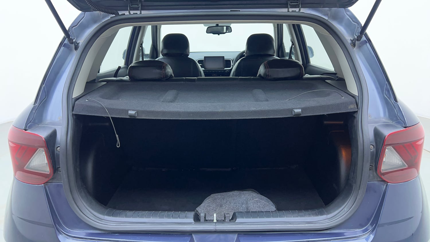 Used 2019 Hyundai Venue SX Plus 1.0 Turbo DCT Petrol Automatic interior DICKY INSIDE VIEW