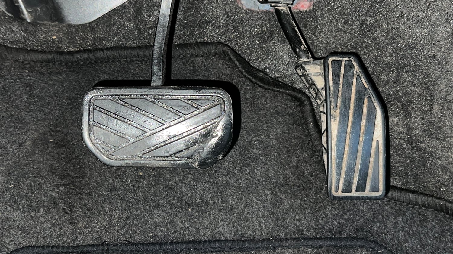 Used 2021 Maruti Suzuki Swift VXi AMT Petrol Automatic interior PEDALS VIEW