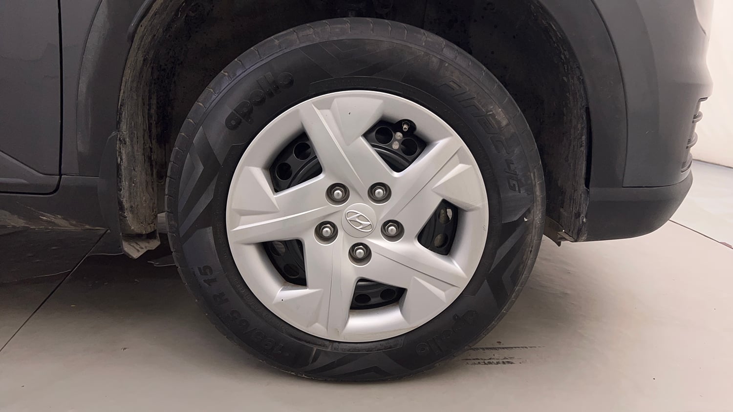 Used 2022 Hyundai Venue SX 1.2 Petrol Petrol Manual tyres RIGHT FRONT TYRE RIM VIEW