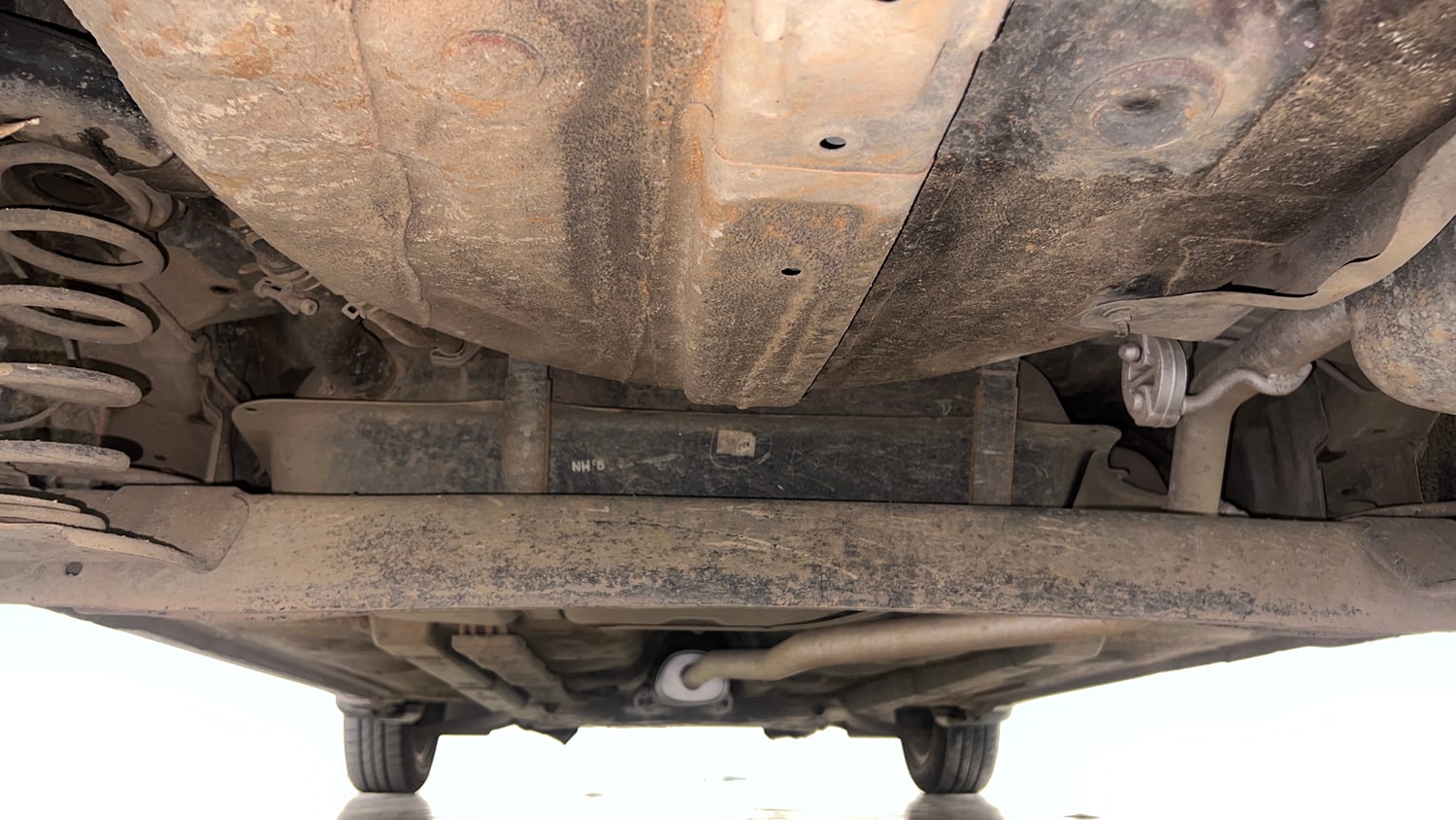 Used 2018 Hyundai Grand i10 Sportz AT 1.2 Kappa VTVT Petrol Automatic extra REAR UNDERBODY VIEW (TAKEN FROM REAR)