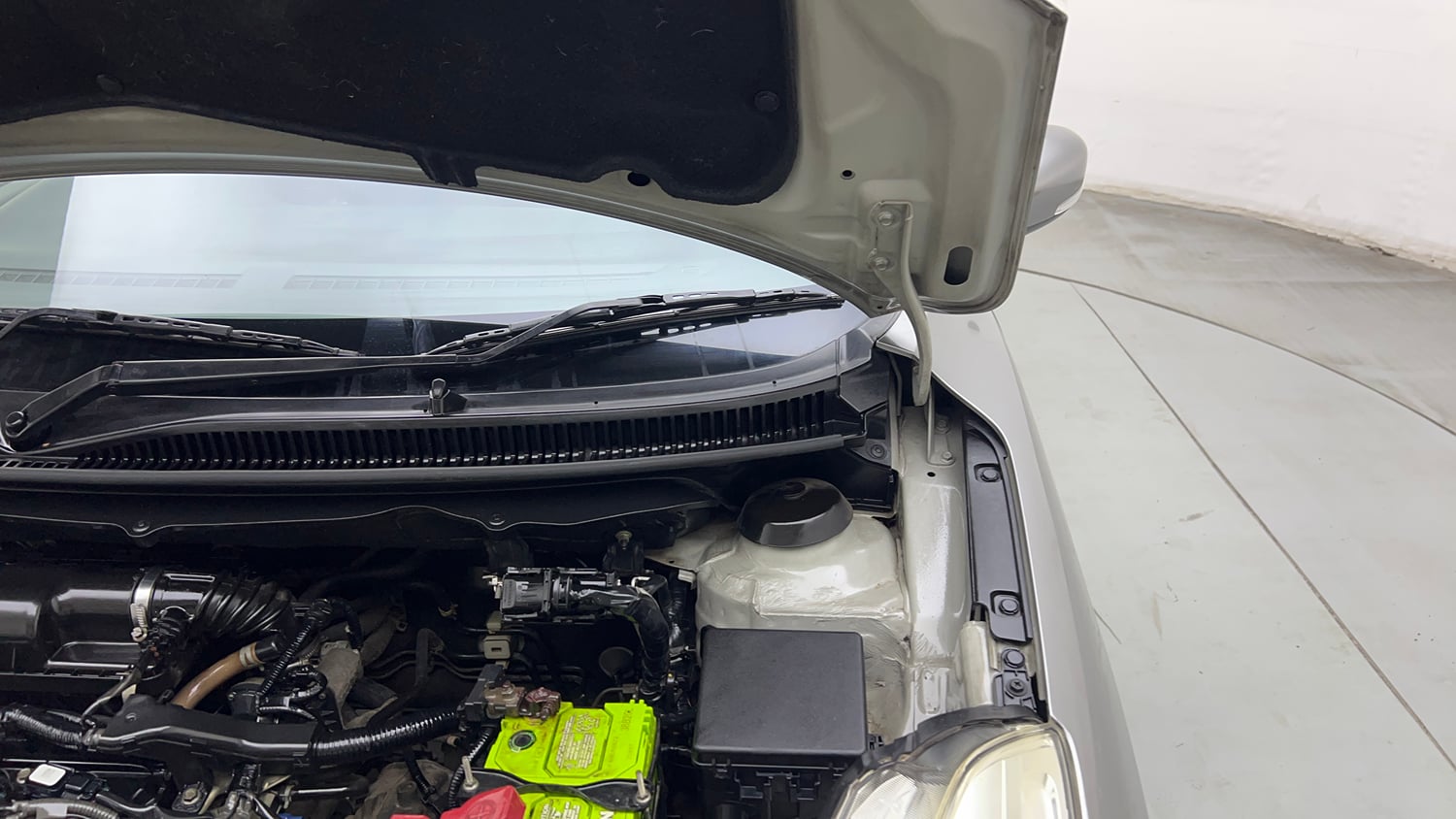 Used 2018 Maruti Suzuki Baleno Delta 1.2 AT Petrol Automatic engine ENGINE LEFT SIDE HINGE & APRON VIEW