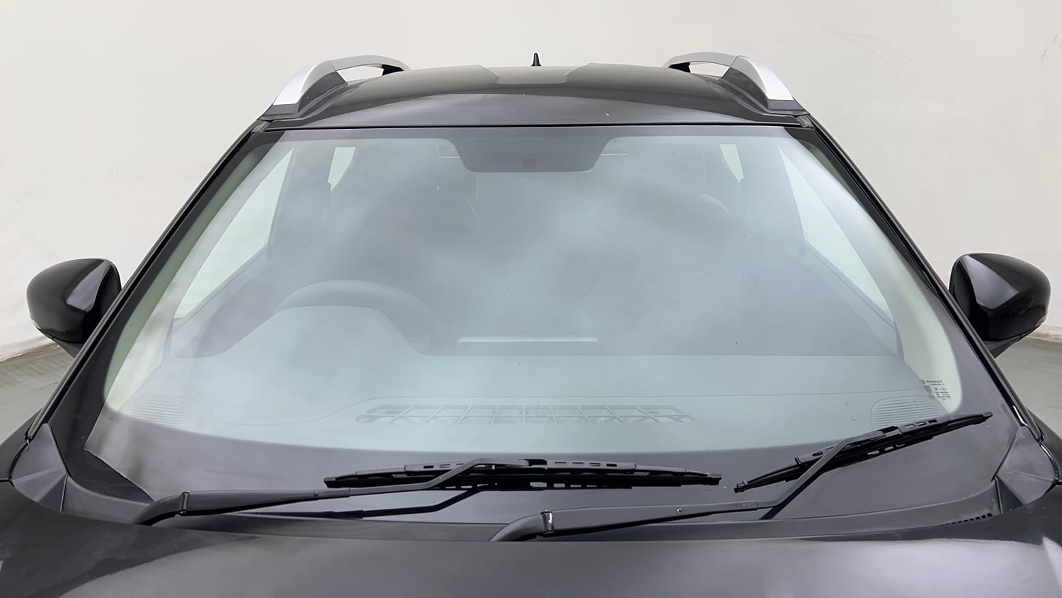 Used 2023 Renault Kiger RXZ MT Petrol Manual exterior FRONT WINDSHIELD VIEW