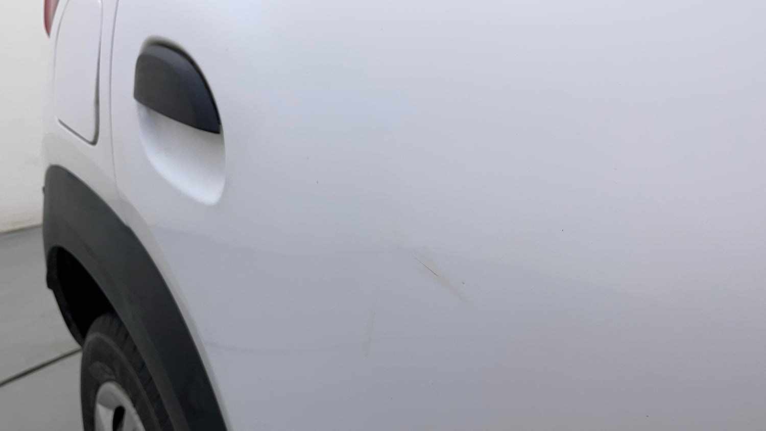 Used 2015 Renault Kwid RXT Petrol Manual dents MINOR SCRATCH