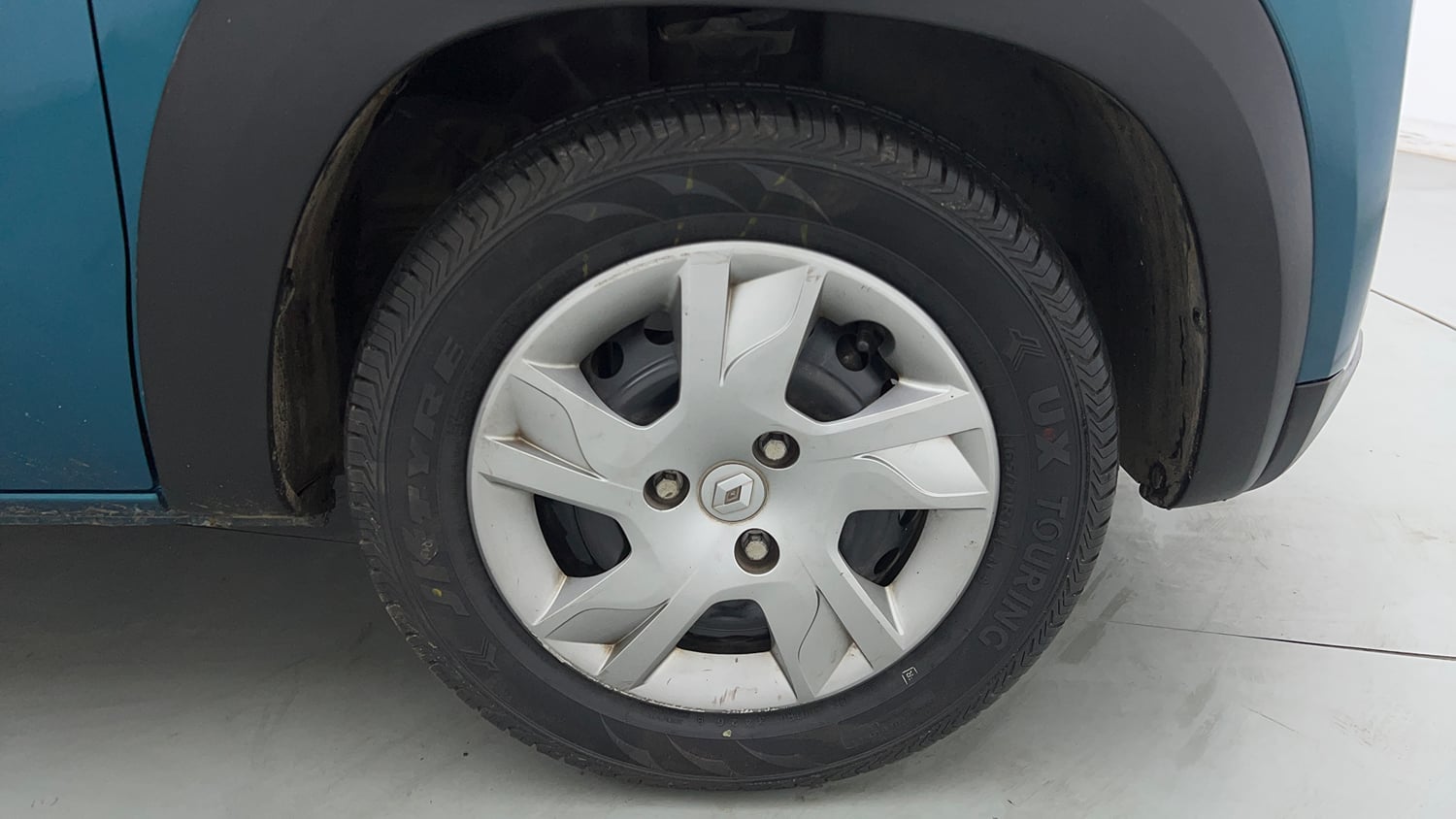 Used 2021 Renault Kwid RXT 1.0 AMT Opt Petrol Automatic tyres RIGHT FRONT TYRE RIM VIEW