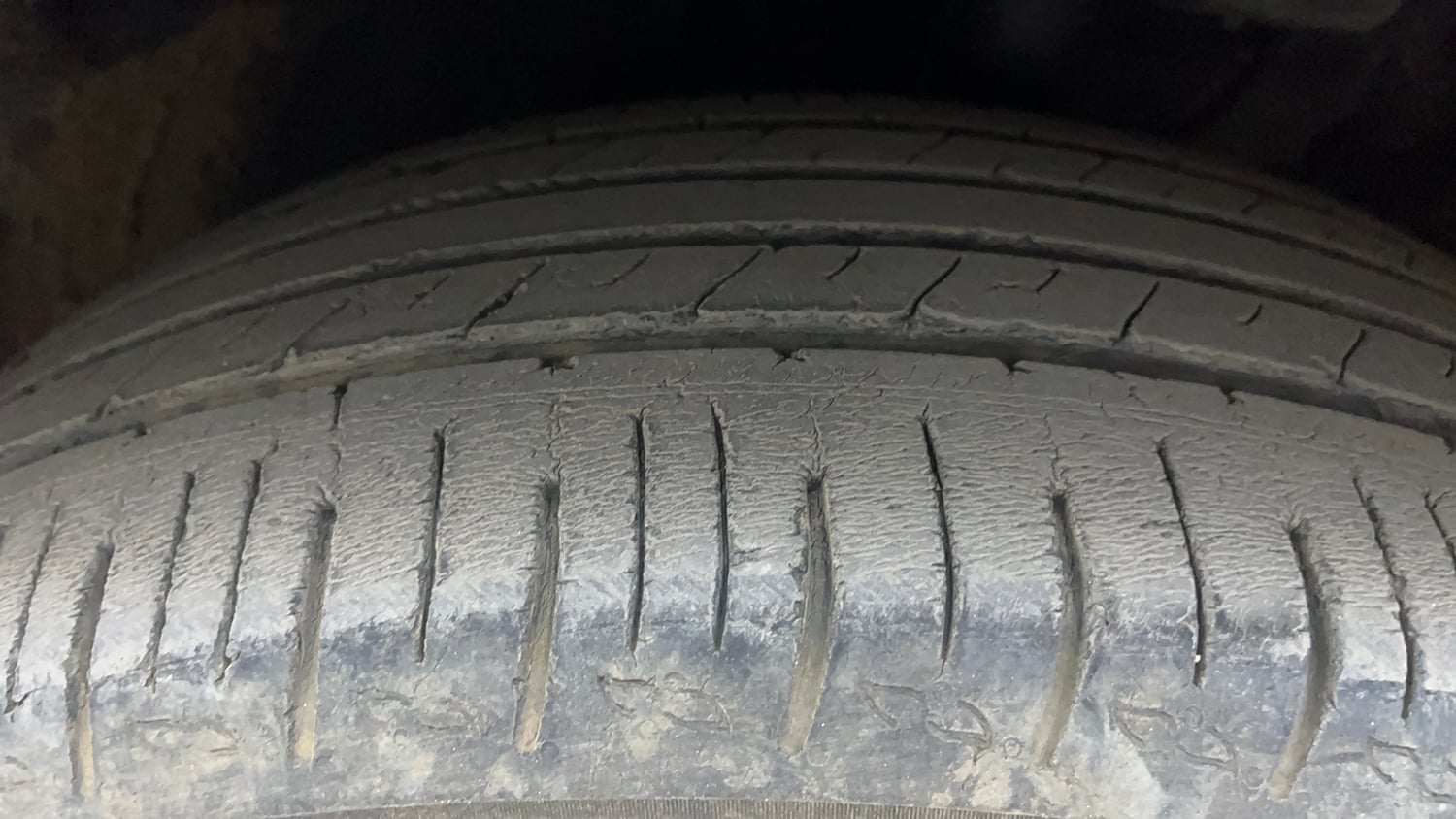 Used 2022 Mahindra XUV700 AX 5 Diesel MT 7 STR Diesel Manual tyres LEFT FRONT TYRE TREAD VIEW