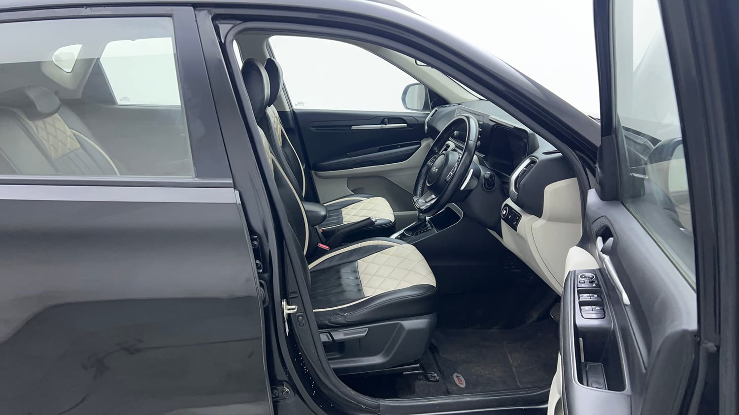 Used 2022 Kia Sonet HTX 1.5 AT Diesel Automatic interior RIGHT SIDE FRONT DOOR CABIN VIEW