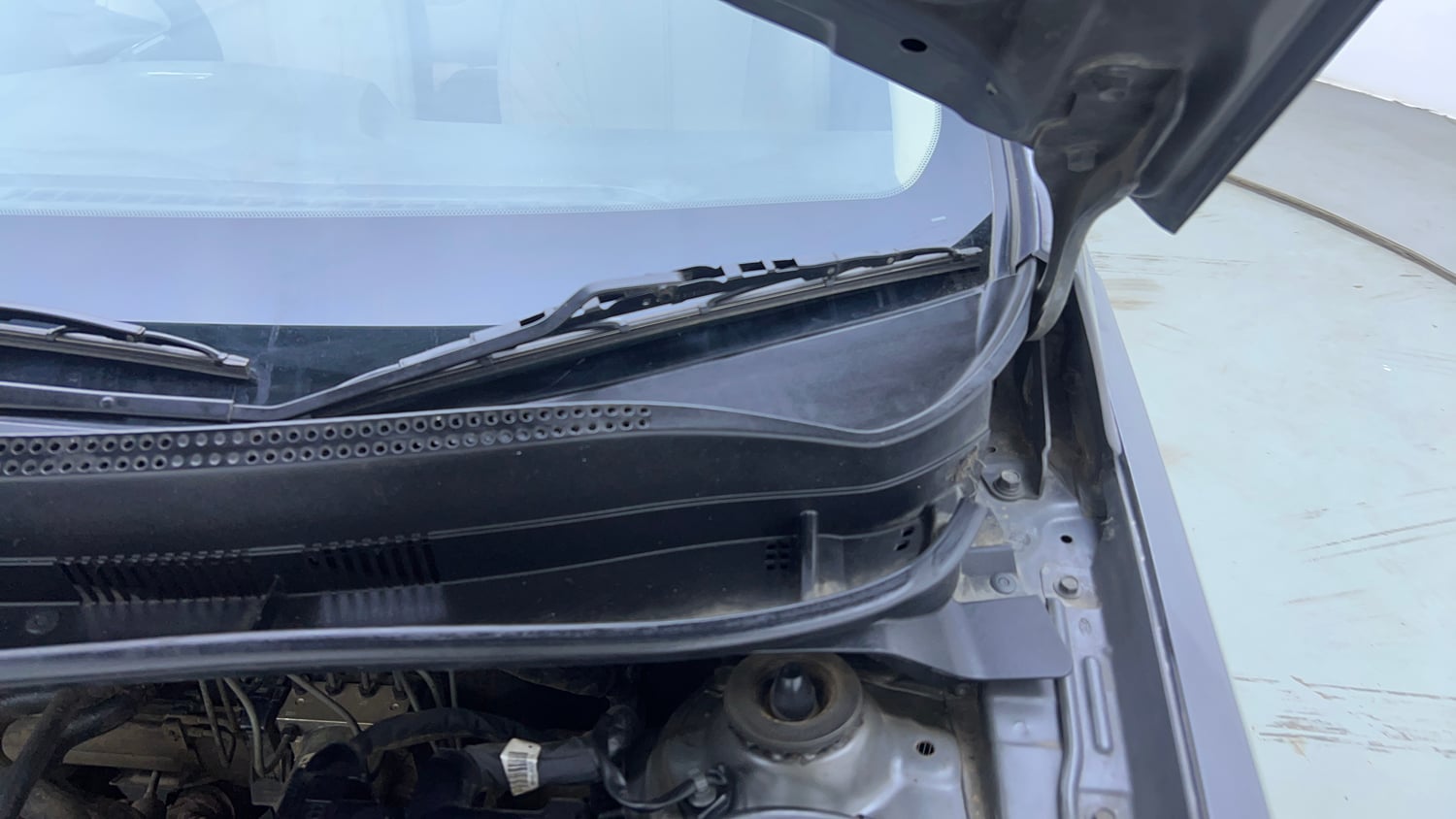 Used 2016 Hyundai Verna 1.6 VTVT SX AT Petrol Automatic engine ENGINE LEFT SIDE HINGE & APRON VIEW