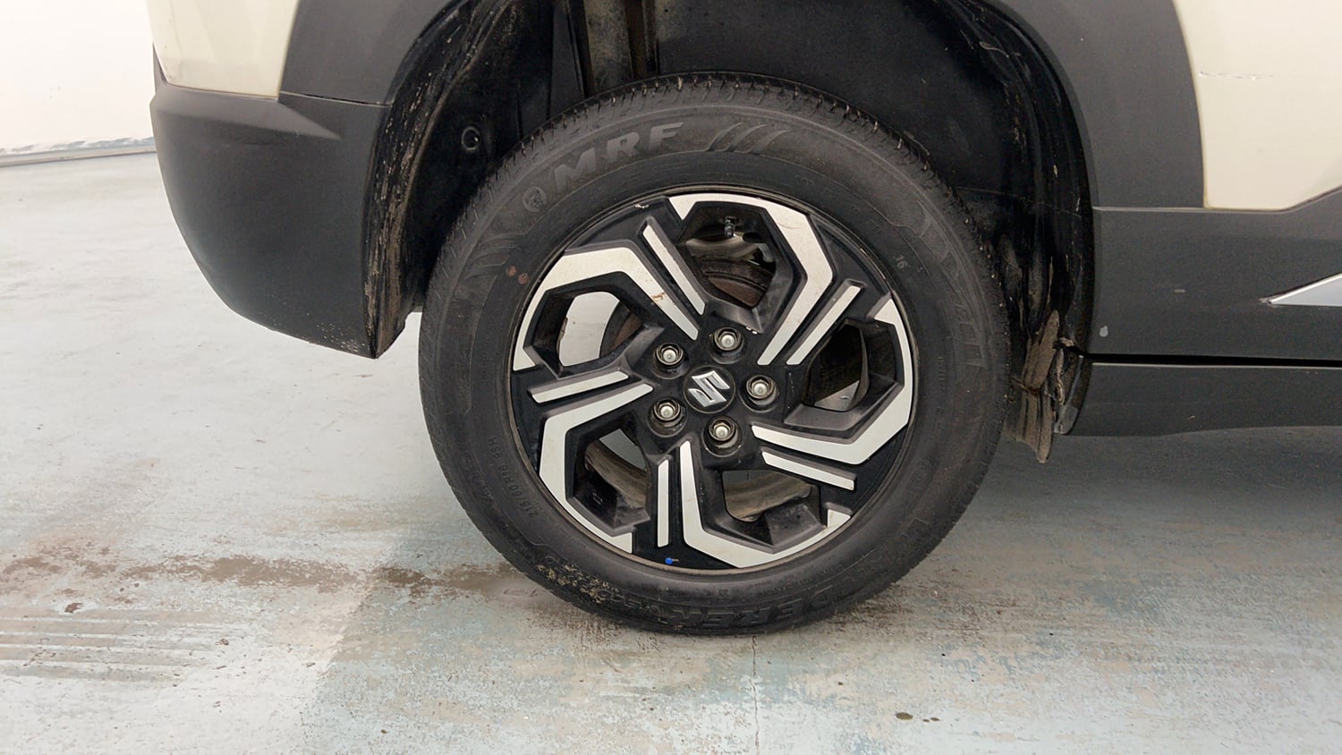 Used 2023 Maruti Suzuki Brezza ZXi Plus Petrol Manual tyres RIGHT REAR TYRE RIM VIEW