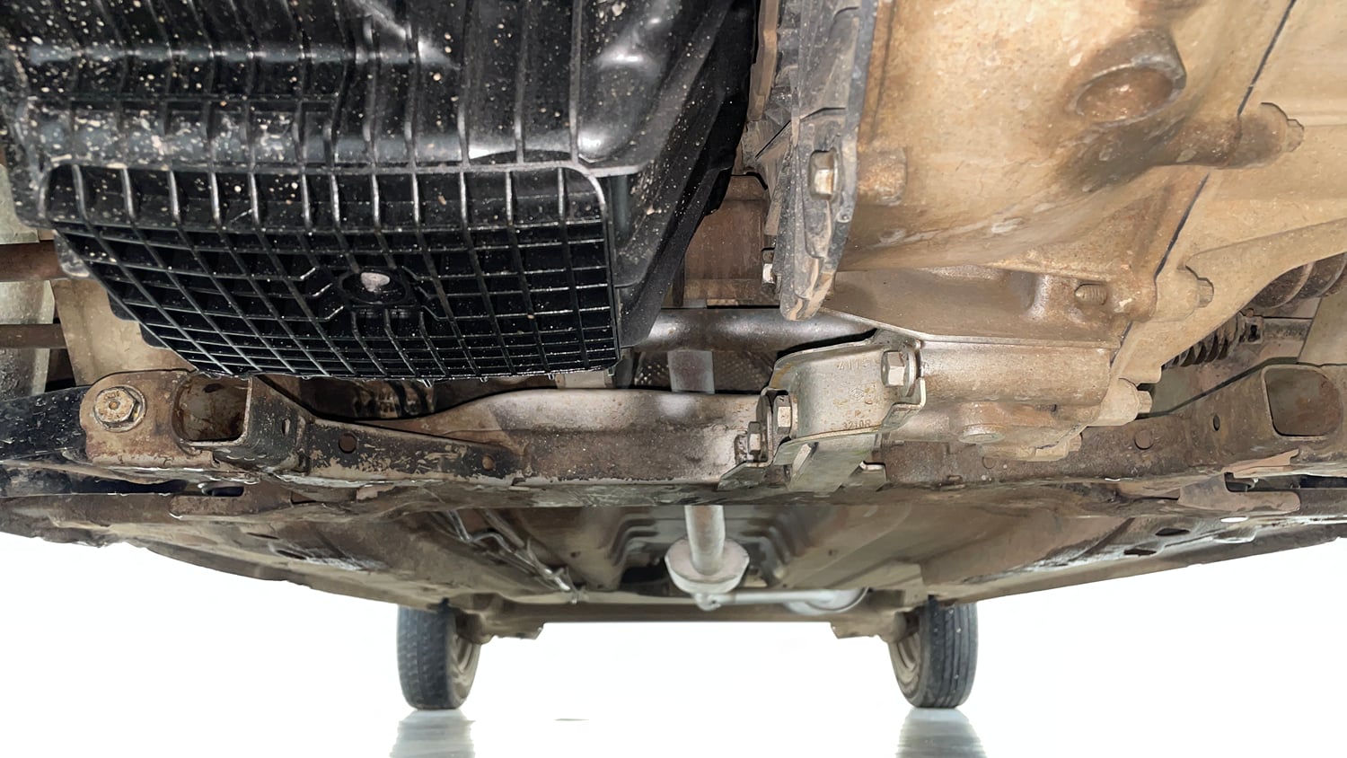 Used 2015 Renault Kwid RXT Petrol Manual extra FRONT LEFT UNDERBODY VIEW