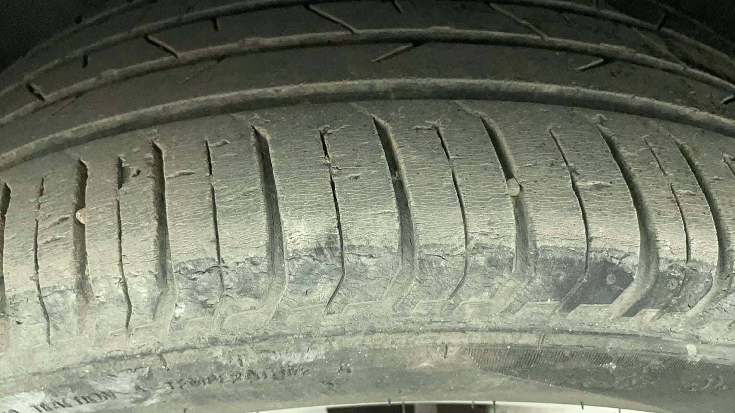 Used 2024 Skoda Slavia Ambition 1.0L TSI AT Petrol Automatic tyres LEFT FRONT TYRE TREAD VIEW