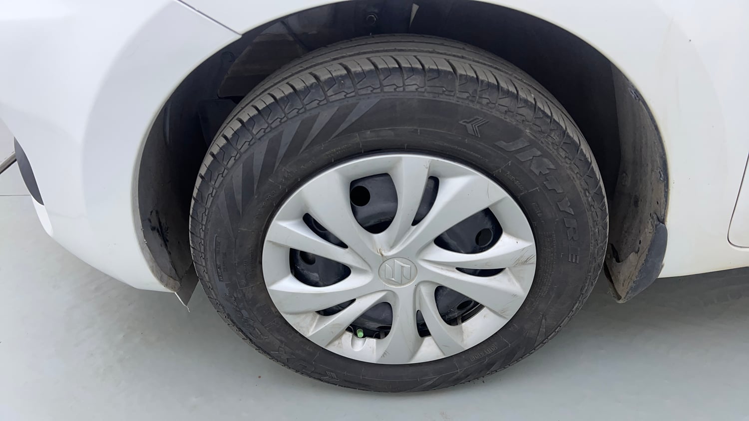 Used 2023 Maruti Suzuki Swift VXi Petrol Manual tyres LEFT FRONT TYRE RIM VIEW