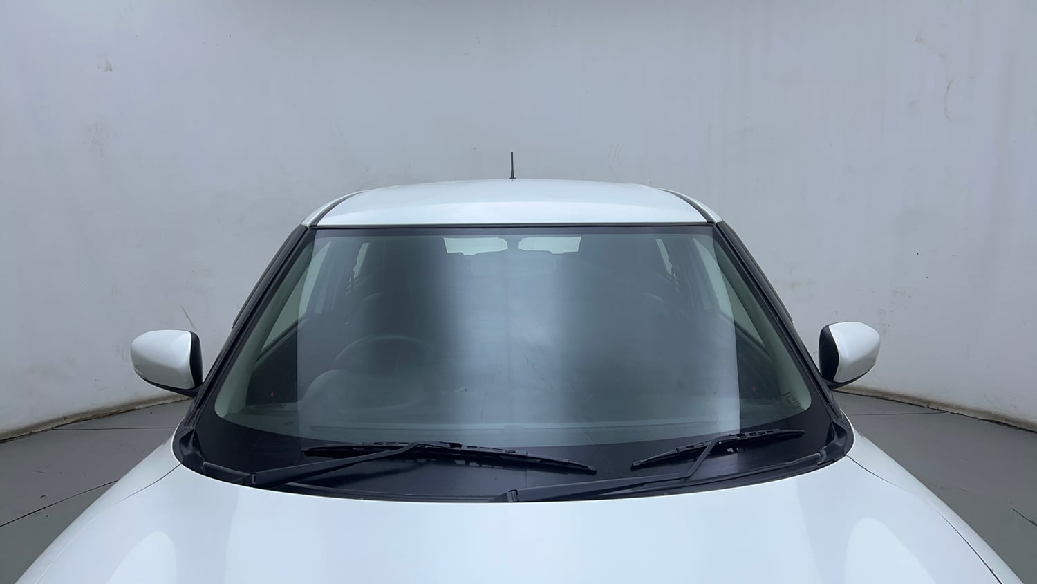 Used 2023 Maruti Suzuki Swift VXi Petrol Manual exterior FRONT WINDSHIELD VIEW