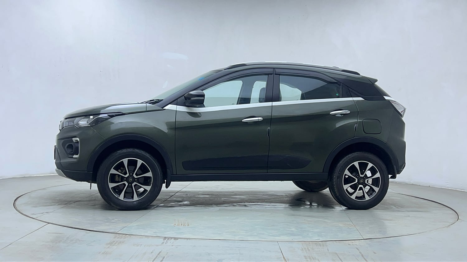 Used 2021 Tata Nexon XZ Plus Petrol Manual exterior LEFT SIDE VIEW
