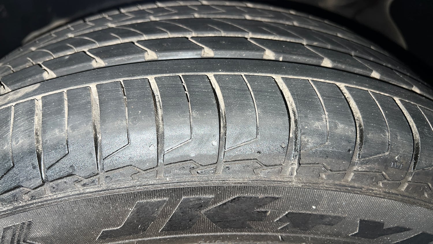 Used 2020 MG Motors Hector Plus Sharp 1.5 DCT Petrol Petrol Automatic tyres LEFT FRONT TYRE TREAD VIEW