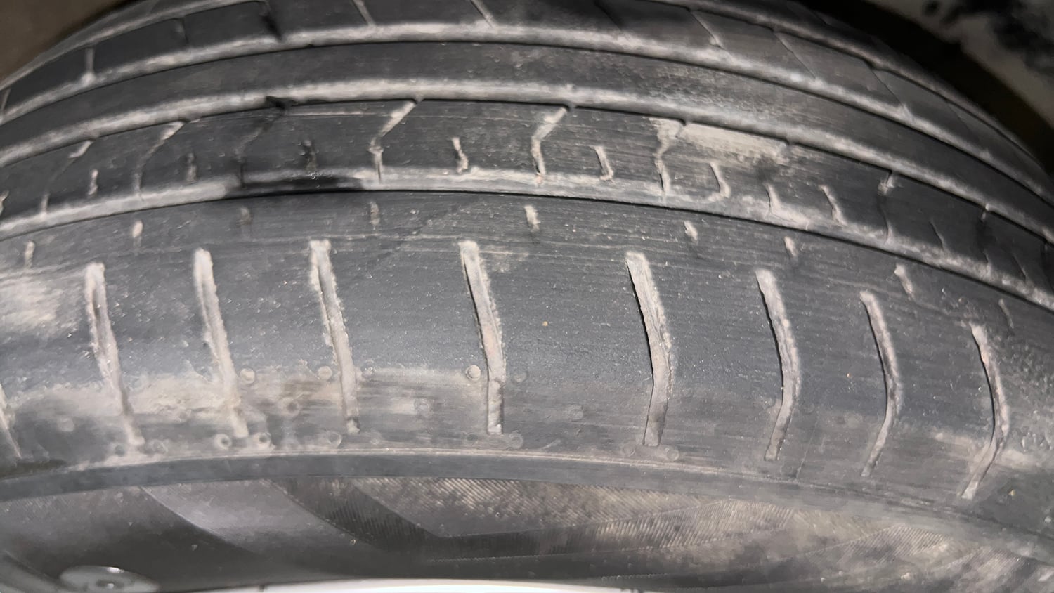 Used 2022 Hyundai Venue SX 1.2 Petrol Petrol Manual tyres RIGHT FRONT TYRE TREAD VIEW