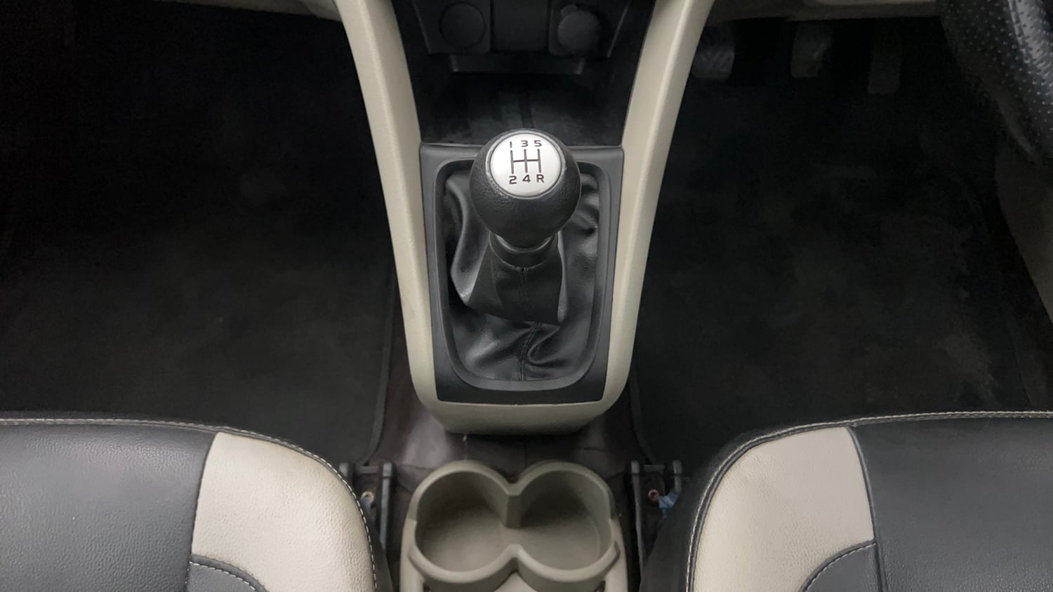 Used 2015 Maruti Suzuki Celerio VXi Petrol Manual interior GEAR  KNOB VIEW