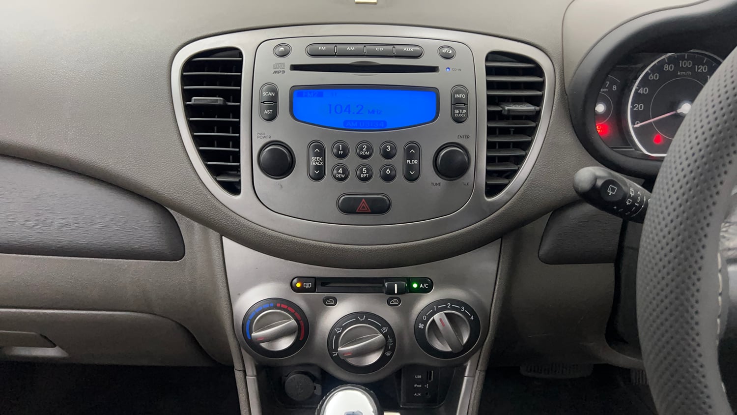 Used 2013 Hyundai i10 Sportz 1.2 AT Kappa2 Petrol Automatic interior MUSIC SYSTEM & AC CONTROL VIEW