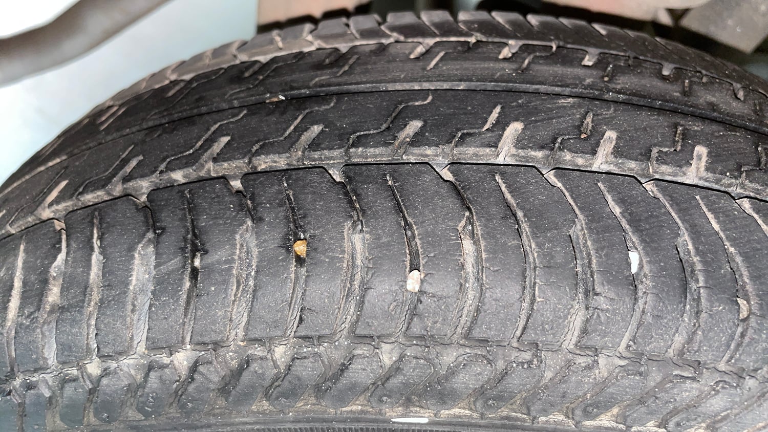 Used 2015 Maruti Suzuki Alto K10 VXi AMT Petrol Automatic tyres RIGHT REAR TYRE TREAD VIEW