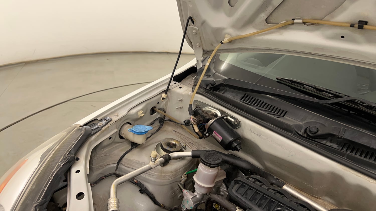 Used 2018 Maruti Suzuki Alto 800 LXi (O) Petrol Manual engine ENGINE RIGHT SIDE HINGE & APRON VIEW