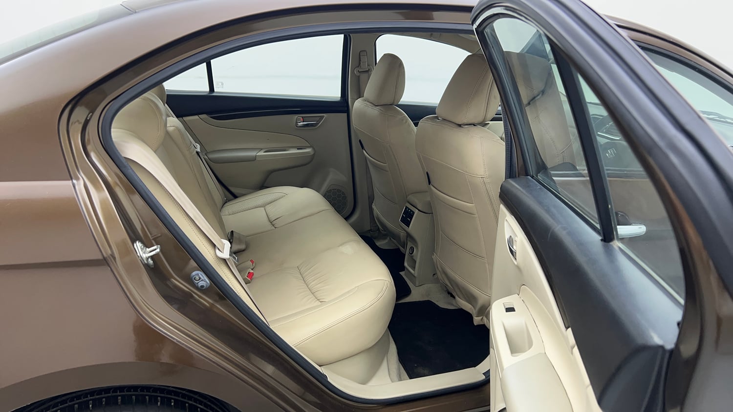 Used 2016 Maruti Suzuki Ciaz ZXi Petrol Manual interior RIGHT SIDE REAR DOOR CABIN VIEW